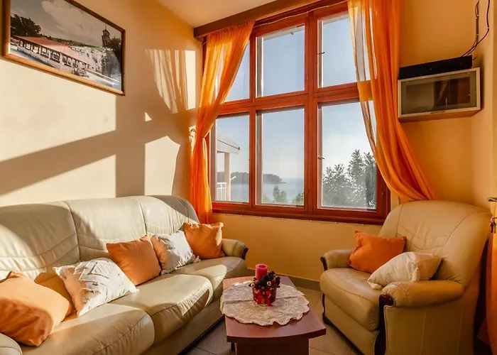 Seaside Family Friendly House With A Swimming Pool Karbuni, Korcula - 14776 Дом отдыха