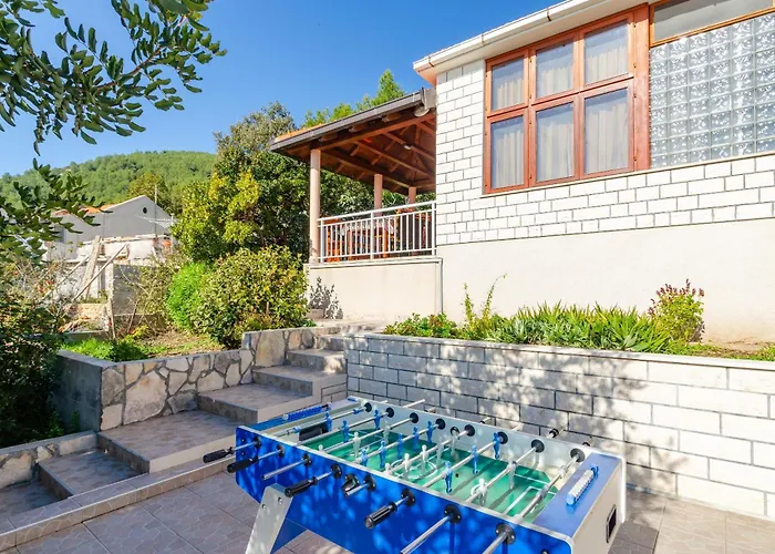 Дом отдыха Seaside Family Friendly House With A Swimming Pool Karbuni, Korcula - 14776 Прижба