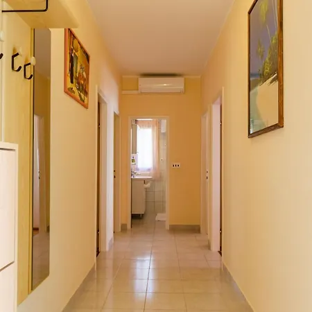 Seaside Family Friendly House With A Swimming Pool Karbuni, Korcula - 14776 Feriehus *